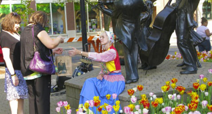 holland dutch woman
